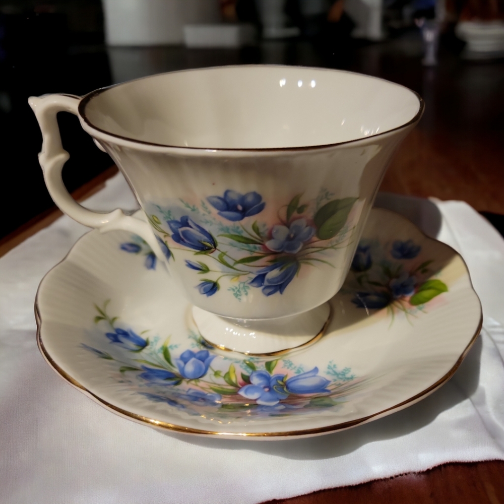 Vtg Royal Elbert Bone China England Tea Cup Saucer Coffee Blue Pink Gold Accents - Picture 5 of 9